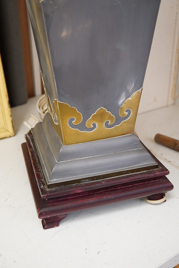 A pair of modern Chinese style grey and gilt finished table lamps with shades, 102cm high overall
